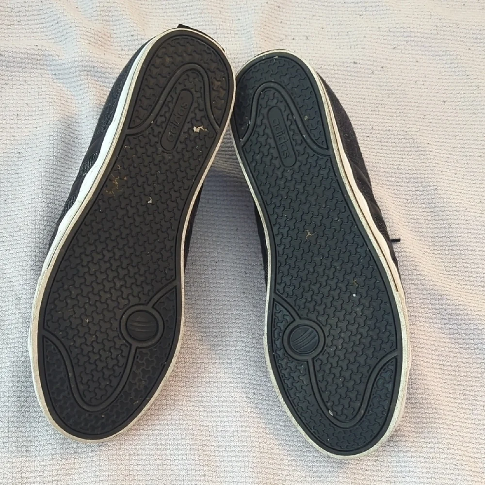 Adidas Black and White Sneakers Classic Low-Top Design